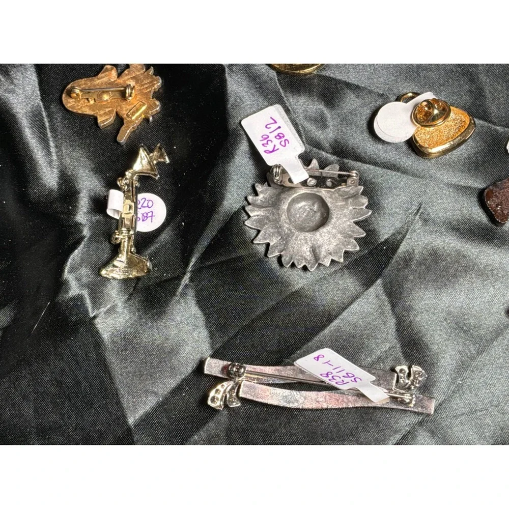 Vintage Estate Brooch Pin Lot of 8 Warner Bros Yosemite Sam Rhinestone Reseller
